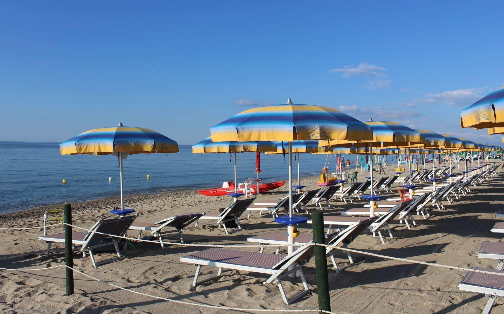 Villaggio Camping Lungomare Cropani Eksteriør billede